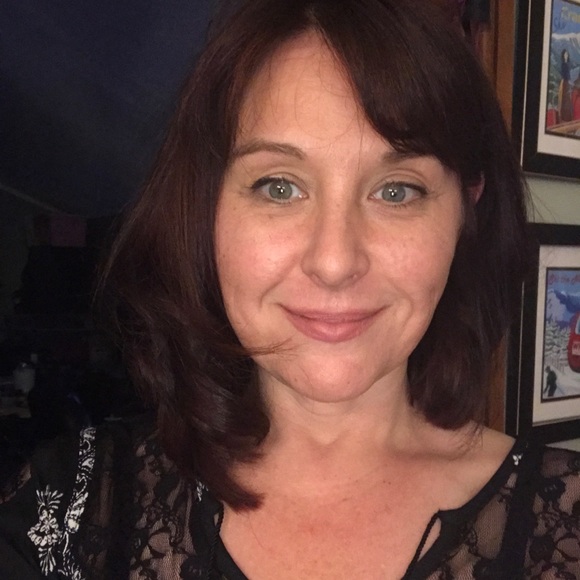 Meet your Posher, Leona - Picture 8 of 15